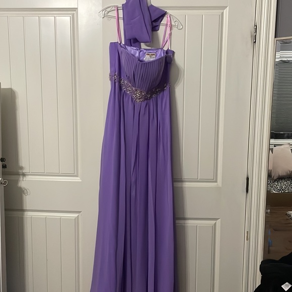 Size 12 May Queen couture formal gown - Picture 4 of 5